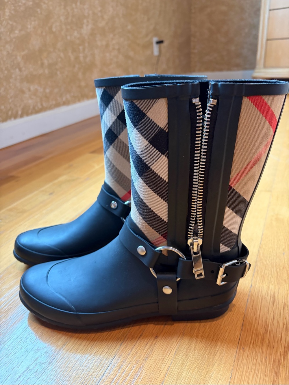 Burberry Black and Beige Check Rain Boots size 38